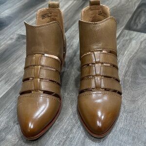 FRYE AND CO. Brown Ankle Boots